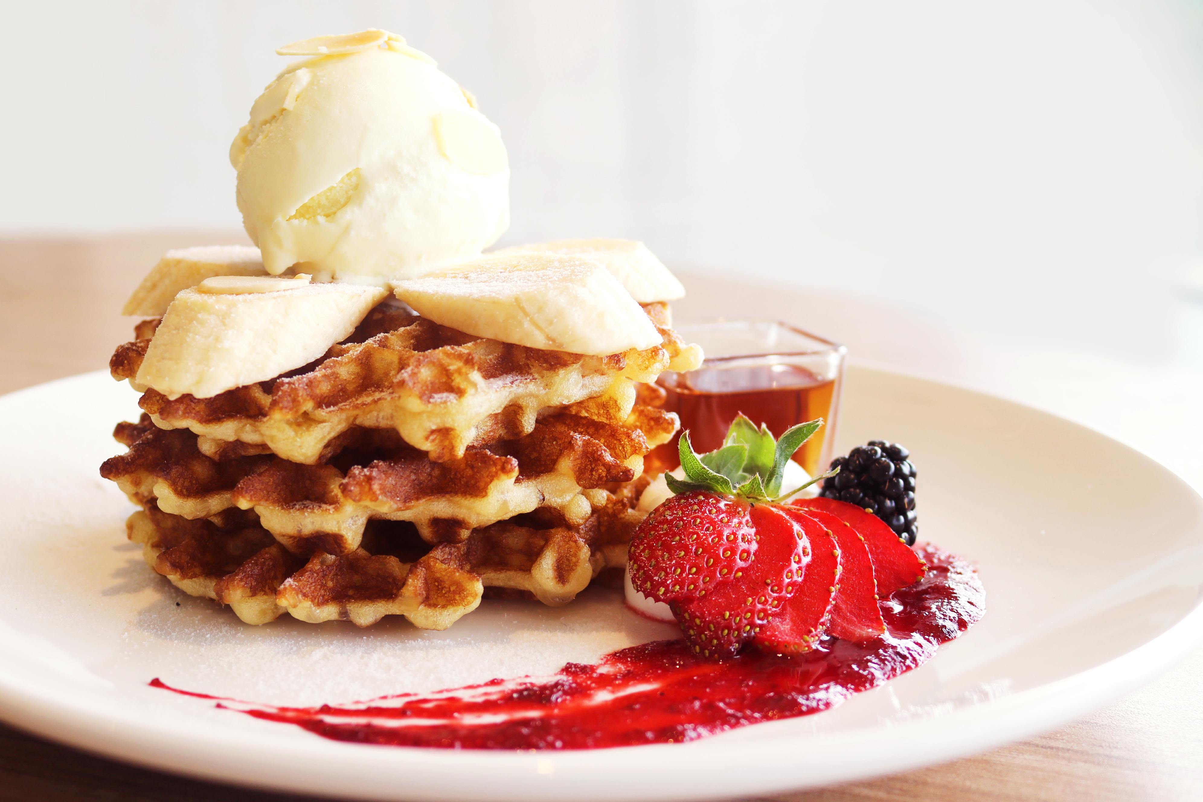 Grand Ion Delemen Hotel Гентинг-Хайлендс Экстерьер фото A Belgian waffle with fruit and ice cream