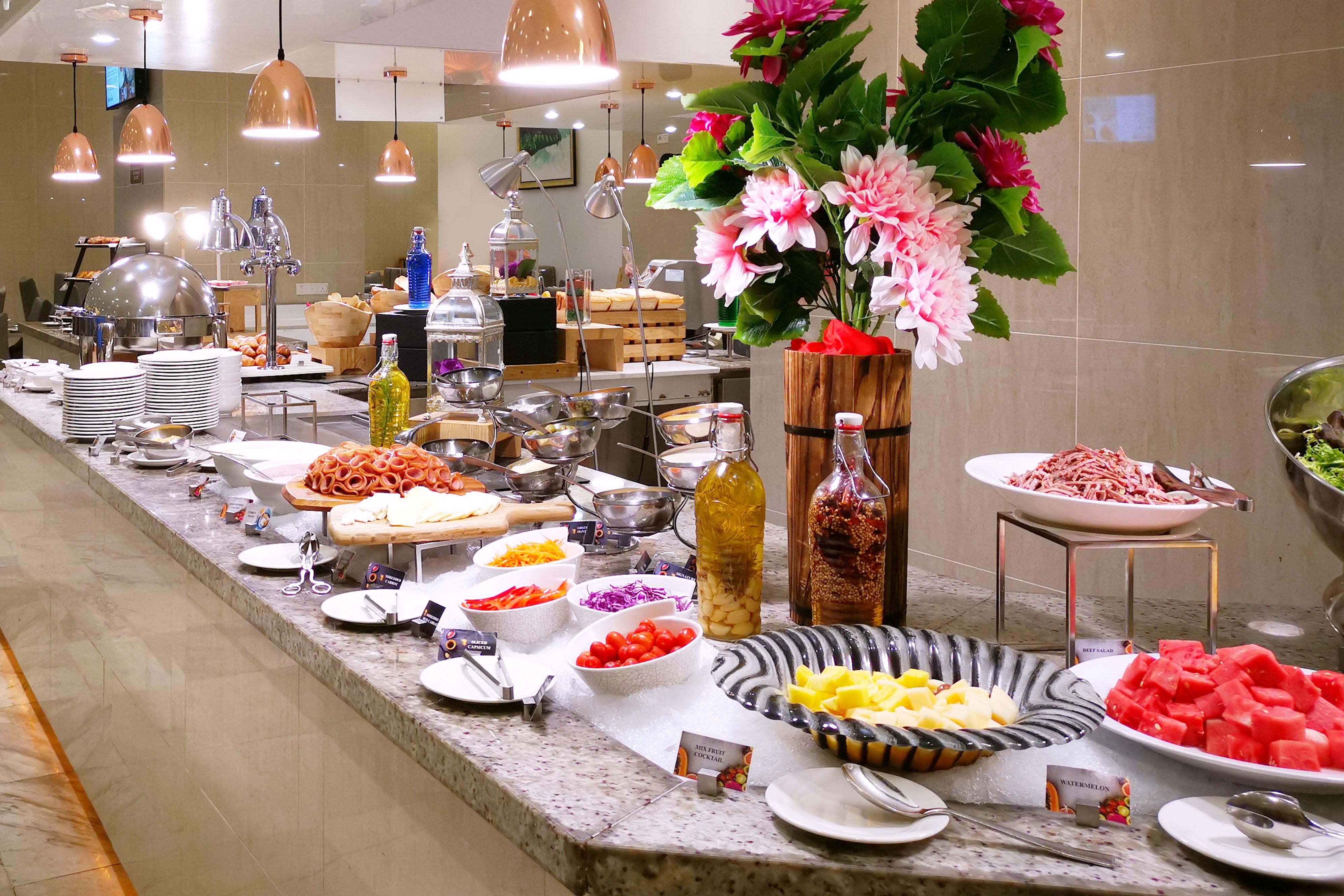 Grand Ion Delemen Hotel Гентинг-Хайлендс Экстерьер фото A salad bar